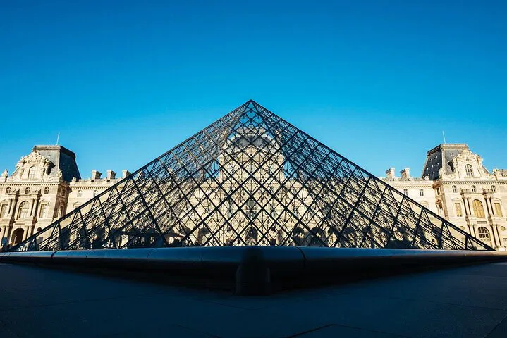 Timeless Elegance: Vintage Car Tour with Versailles & Airport Transfers