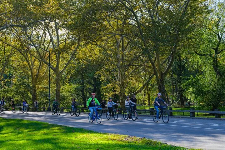 Manhattan Marvels: Walk, Cycle, and Uncover NYC's Treasures