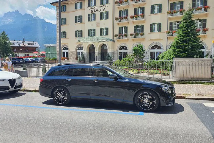 Stress-Free Savona to Genoa Airport Transfer: Private & Direct