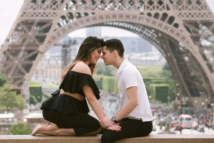 Eiffel Tower Photoshoot: Capture Your Parisian Dream!