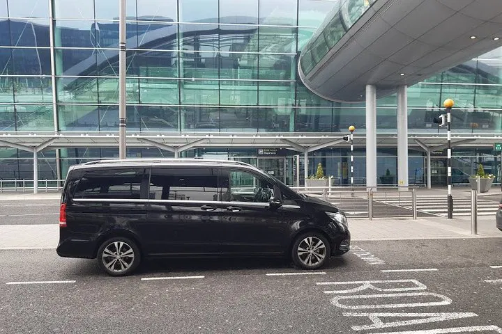 Effortless Travel: Private Car from Dublin to Center Parcs Longford Forest