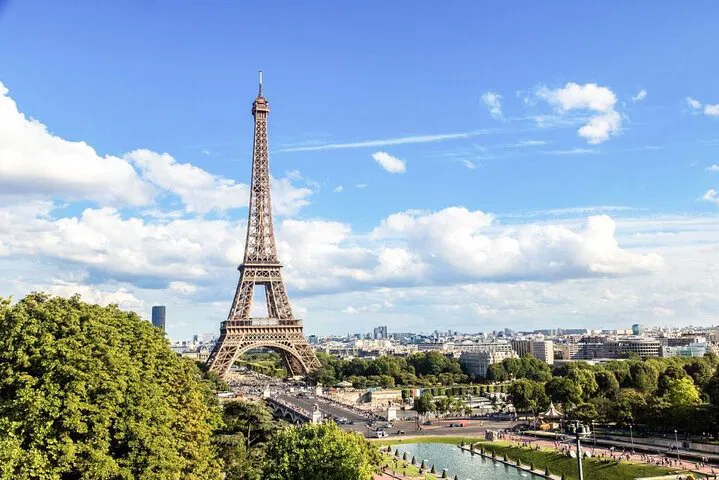 Paris Bike Tour: See Top Sights with a Local!