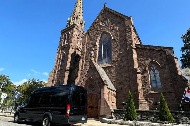 Newport Mansions: A Luxurious Van Tour Through Gilded Age History