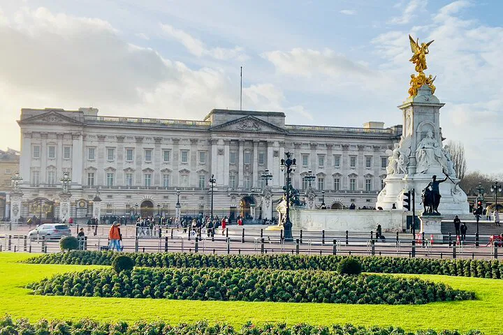Stress-Free London Arrival: Private Heathrow Transfer