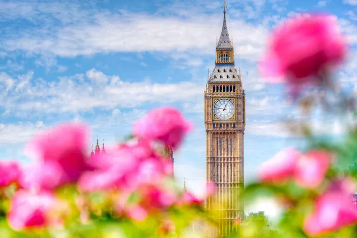 Uncover Royal Secrets: The Crown Quest - London's Palace Adventure!