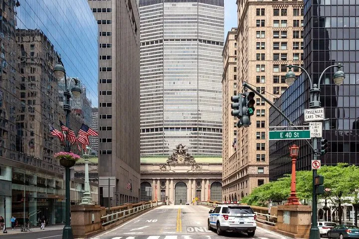 Discover Iconic Landmarks: A Family Walking Tour of New York City