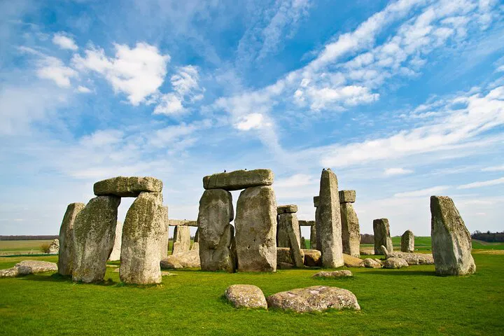 Stonehenge Layover: Private Transfer from Southampton/Heathrow