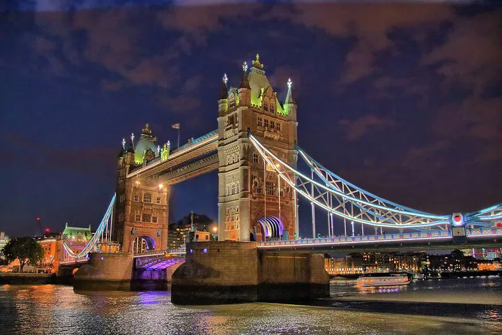 Explore London: City Tour & Thames River Cruise
