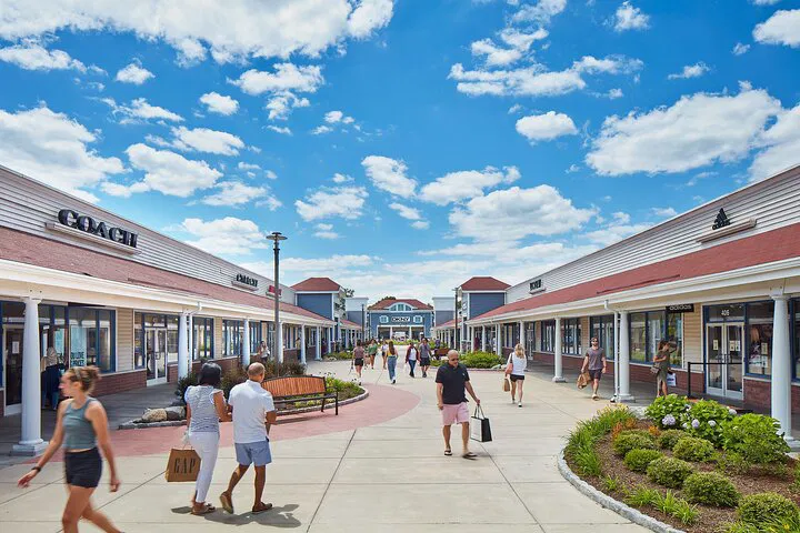 Boston to Wrentham Village Outlets: Exclusive Shopping Getaway