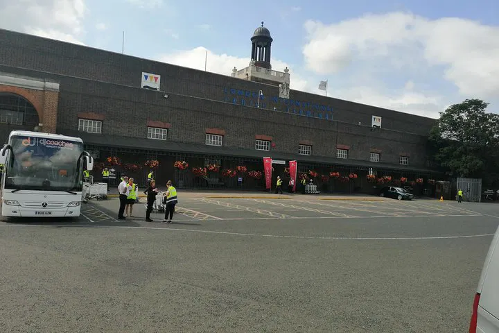 Luxury Ride: Heathrow to Tilbury Cruise Terminal Private Transfer
