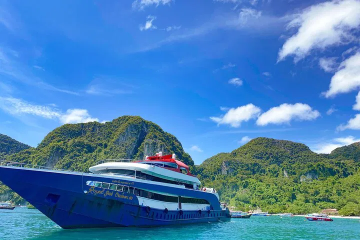 Phi Phi Islands Tour: Royal Cruiser from Phuket
