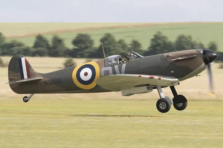 Duxford Imperial War Museum: See Live Airfield from London