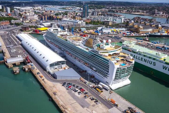 Luxury Southampton Port to London Tour: Stonehenge, Lacock & Bath