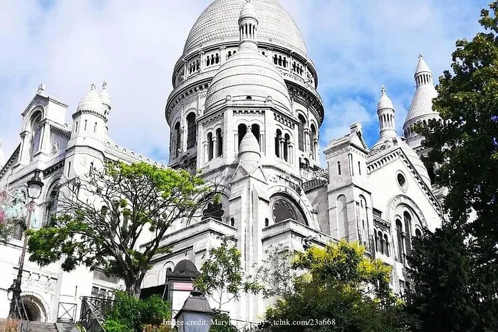 Discover Paris's Historic Charm: A Private Walking & Seine River Cruise