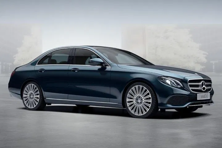 Effortless Liverpool Arrival: Private Airport Transfer in Style