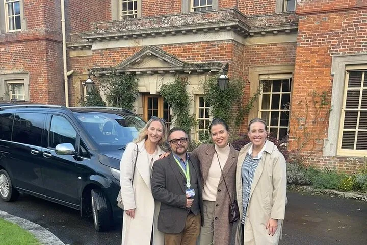 Cotswolds Private Chauffeur Tour: See England's Best!