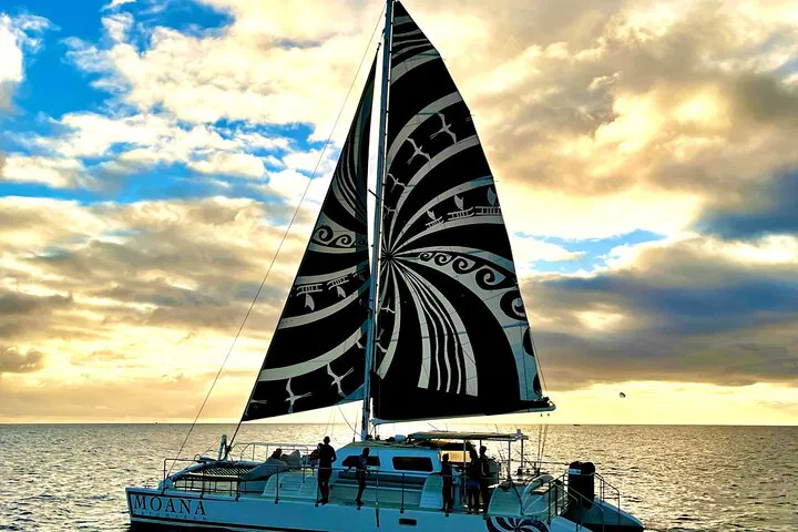 Waikiki Sunset Cocktail Sail: Moana's Unforgettable Cruise