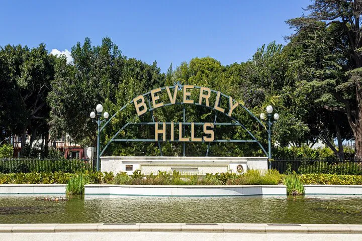 LA's Ultimate Glamour Tour: Celeb Homes, Walk of Fame & Santa Monica!