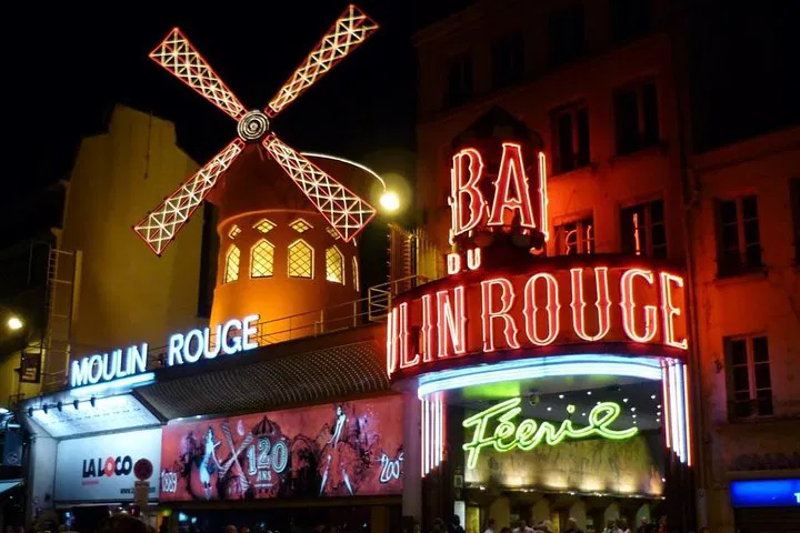 Paris Moulin Rouge: Private Transfer to a Night of Cabaret