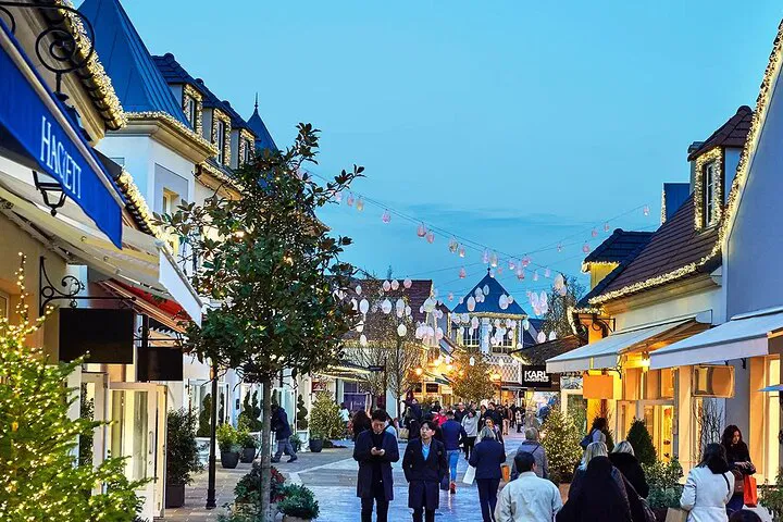 Parisian Dream: Unforgettable Tour with Cabaret, Cruise & Private Transfers