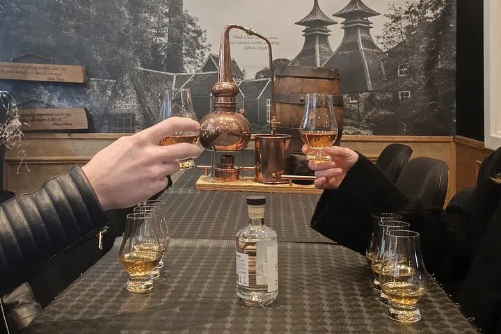 Edinburgh Whisky Tasting: Uncover Scotland's Liquid Gold