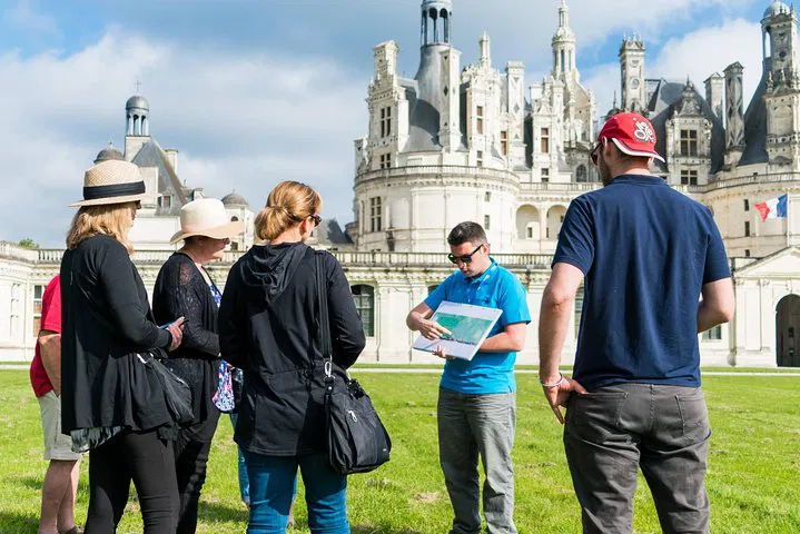 Loire Valley Castles & Wine: Paris Day Trip (Small Group)