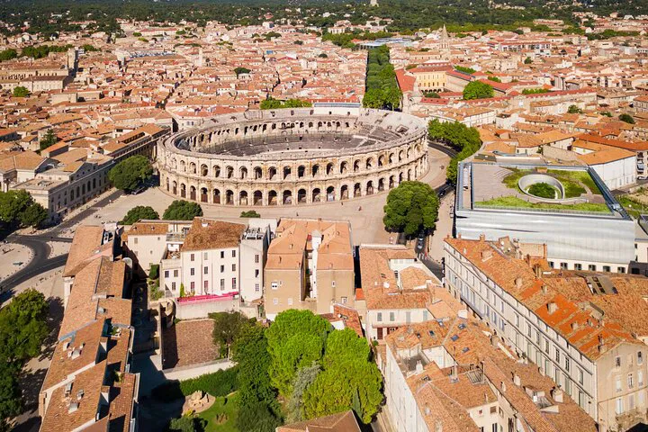 Uncover Nîmes' Secrets: A Whirlwind 60-Minute Local Adventure!