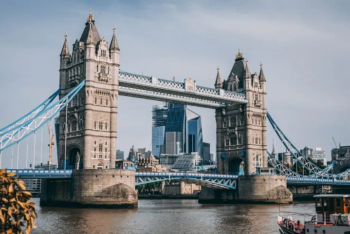 Unveiling London's Iconic Landmarks: A Personalized Private Tour
