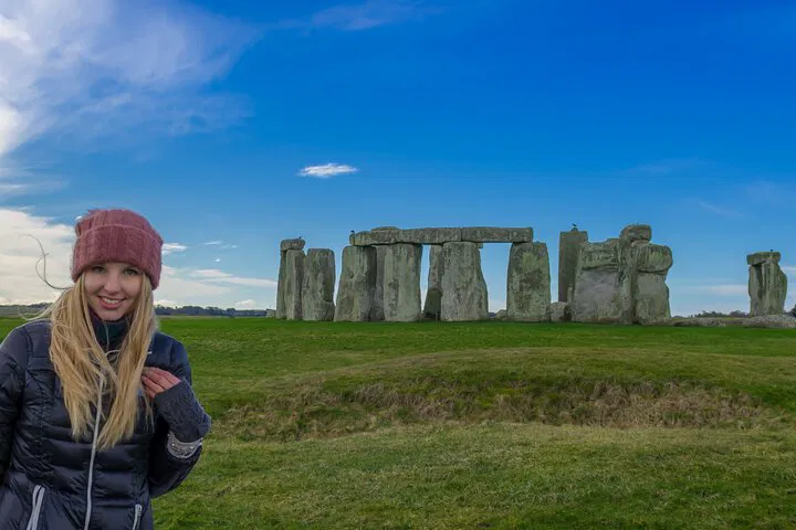 Uncover History: Black Cab Day Trip to Stonehenge and Bath from London