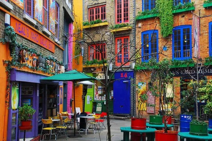 Unlock London's Secrets: An Interactive Treasure Hunt Adventure