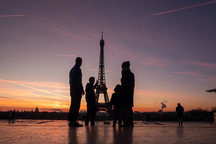 Paris Sunrise Stroll: Capture the City's Serene Beauty & Breakfast Delights