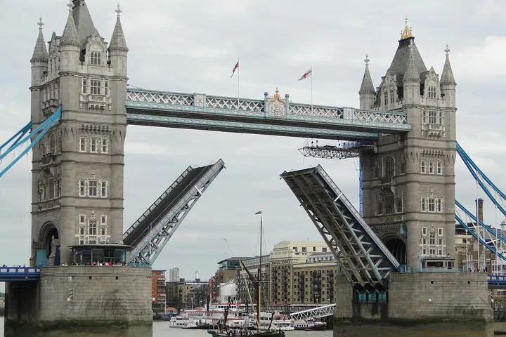 Discover London Like a Local: Private Full-Day Adventure