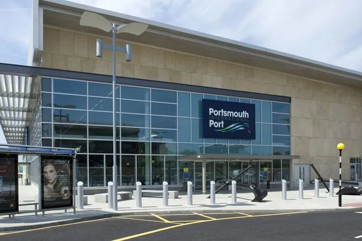 Stress-Free Portsmouth Transfer: Luxury Ride to Heathrow