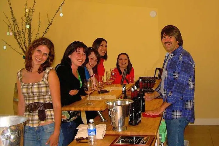 Paso Robles Wine Tour: Craft Your Perfect Sip & Shuttle Adventure!