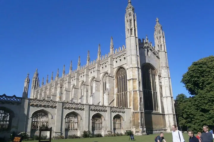 Discover Cambridge: Personalized Walking Tours of University and City