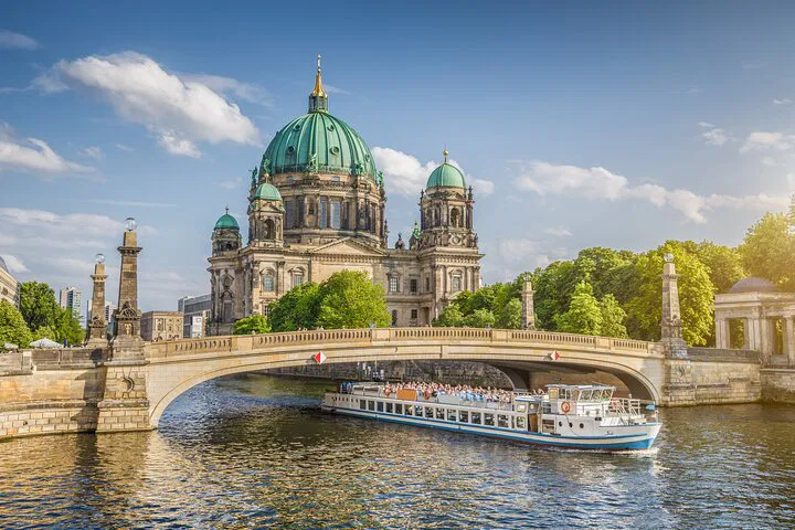 Unveiling Berlin's Charm: A Skip-the-Line Boat & Old Town Adventure
