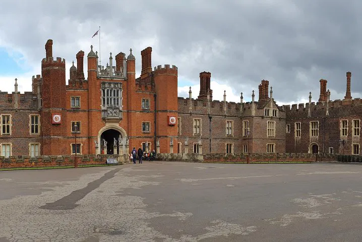 Windsor & Hampton Court: A Royal Day Trip from London