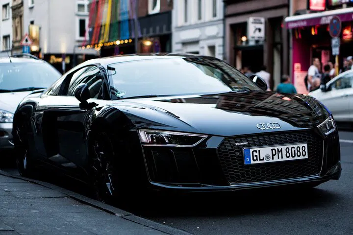 Paris in a Whirlwind: Private Tour with Airport Pickup!