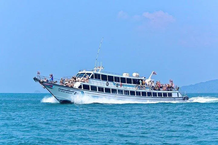 Seamless Andaman Sea Transfer: Railay to Koh Phi Phi Ferry