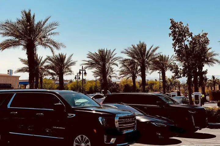 Effortless LA Arrival: Premier Airport Transfer & Chauffeur Service