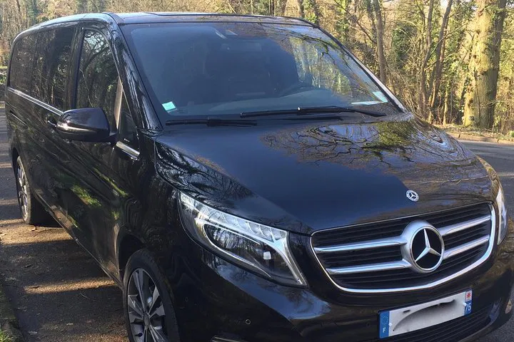Luxury CDG Airport Transfer: Arrive in Paris in Style