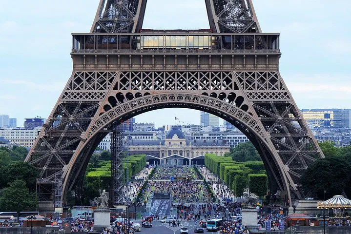 Discover Paris's Historical Heart: An Exclusive Private Walking Tour
