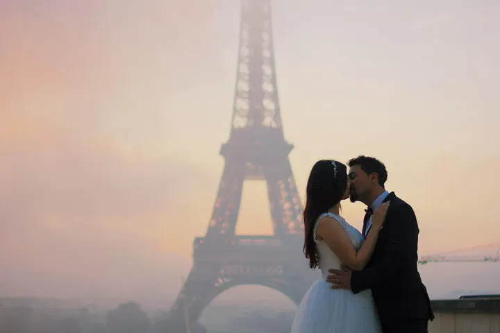 Paris Photoshoot Tour: Capture Your Dream Vacation in Style!