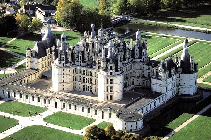 Loire Valley's Royal Charms: A Fairytale Minivan Tour from Paris