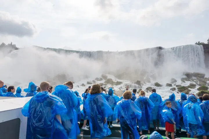 Niagara Falls Daredevil Tour & Maid of the Mist Ride