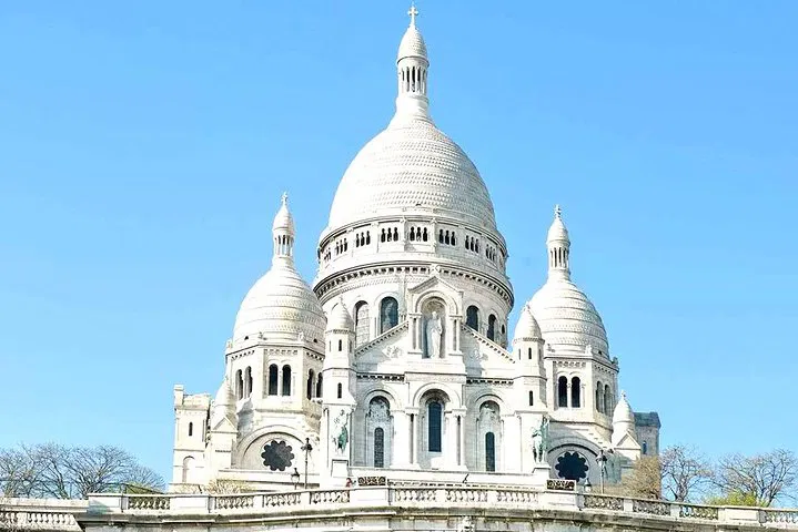 Montmartre Family Adventure: Uncover Paris' Artistic Heart!