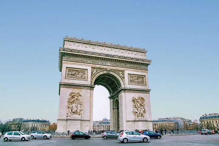 Arc de Triomphe Tour: Views & Macaron Taste