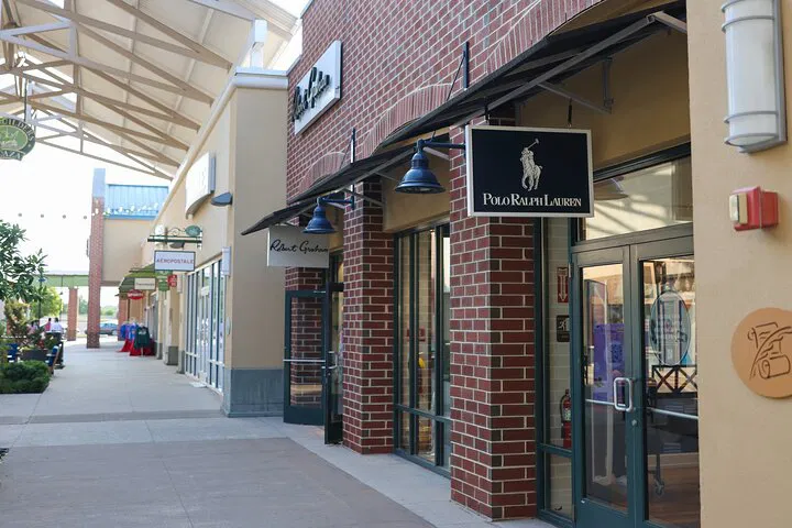 Luxury Shopping Spree: Private Tour to Philadelphia Premium Outlets