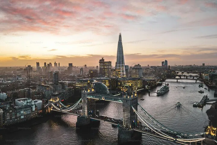 Uncover London's Treasures: A Cinematic Walking Tour