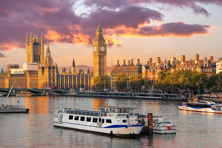 Thames River Cruise: Uncover London's Iconic Sights from the Water